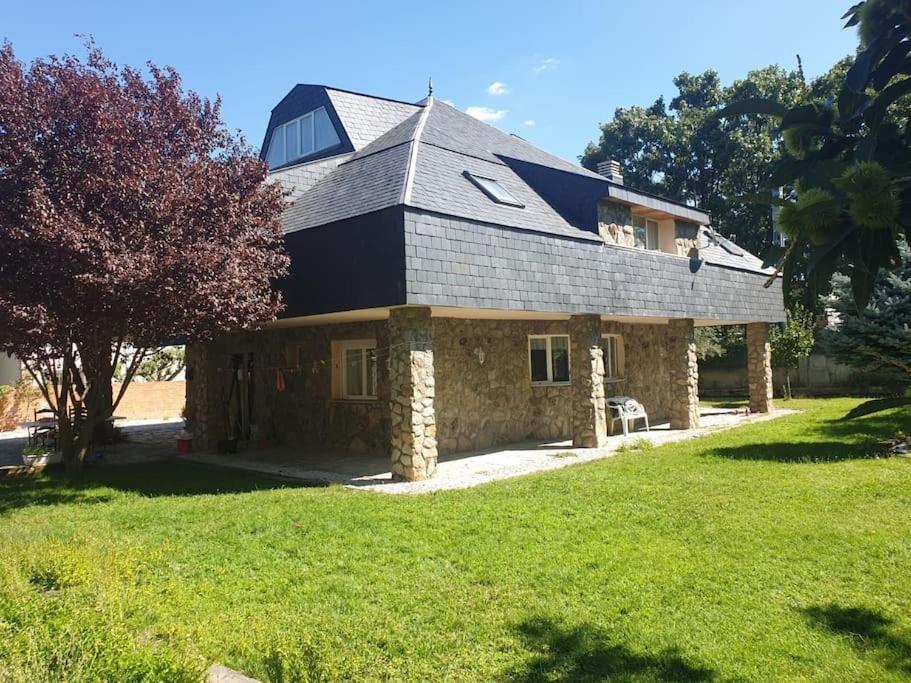 Chalet De 5 Habitaciones En La Sierra De Madrid El Olivo De Miraflores Мірафлорес-де-ла-Сьєрра Екстер'єр фото