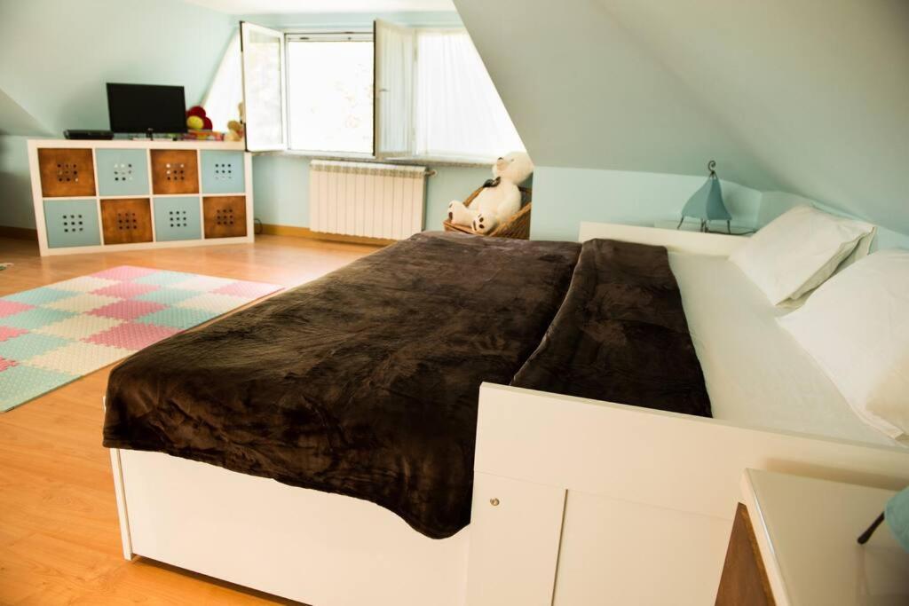 Chalet De 5 Habitaciones En La Sierra De Madrid El Olivo De Miraflores Мірафлорес-де-ла-Сьєрра Екстер'єр фото